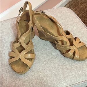 Elegant Tan Wedge Sandals